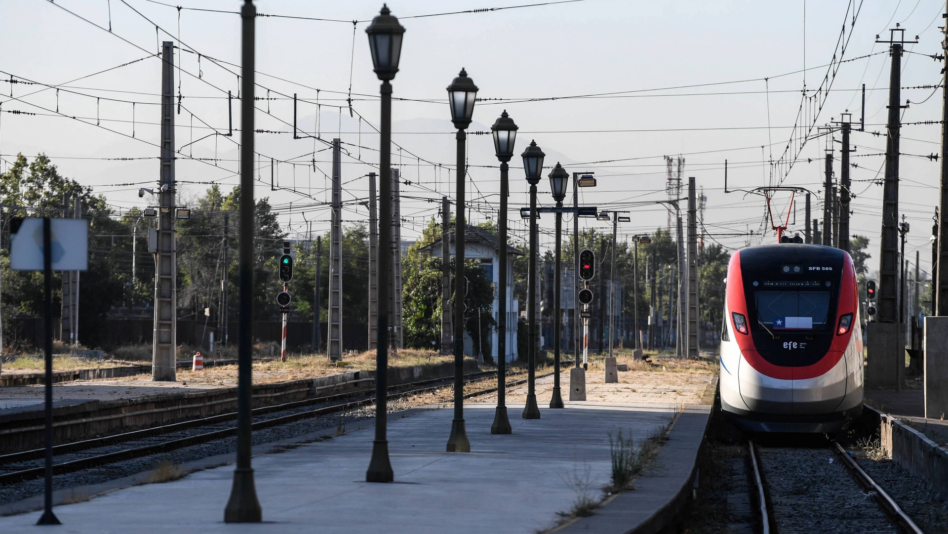 ESPECIAL: Comienza a operar tren más rápido de Sudamérica en Chile de origen chino