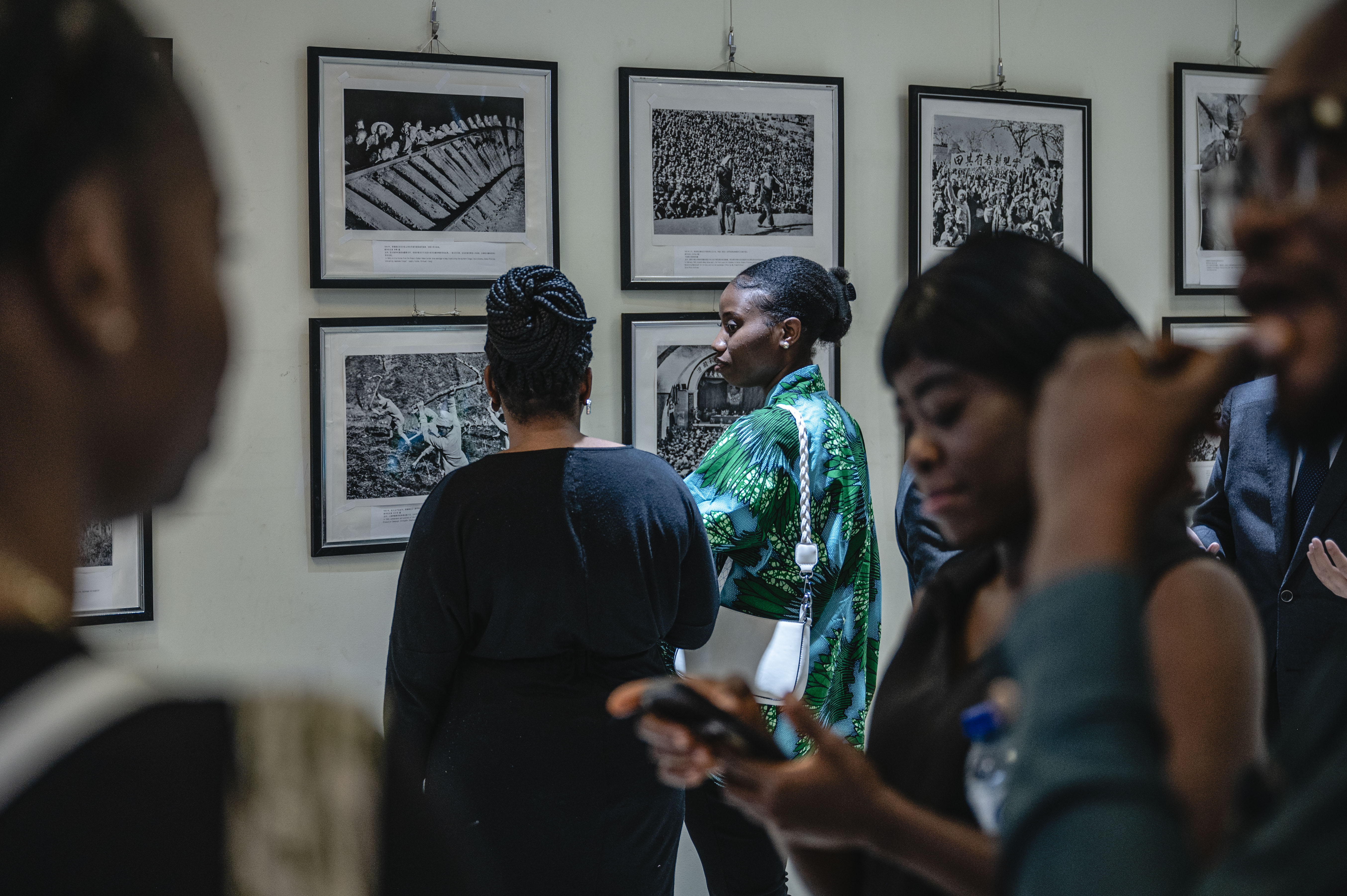 Exposición fotográfica llevada a cabo por la Agencia de Noticias Xinhua en Abuya, Nigeria