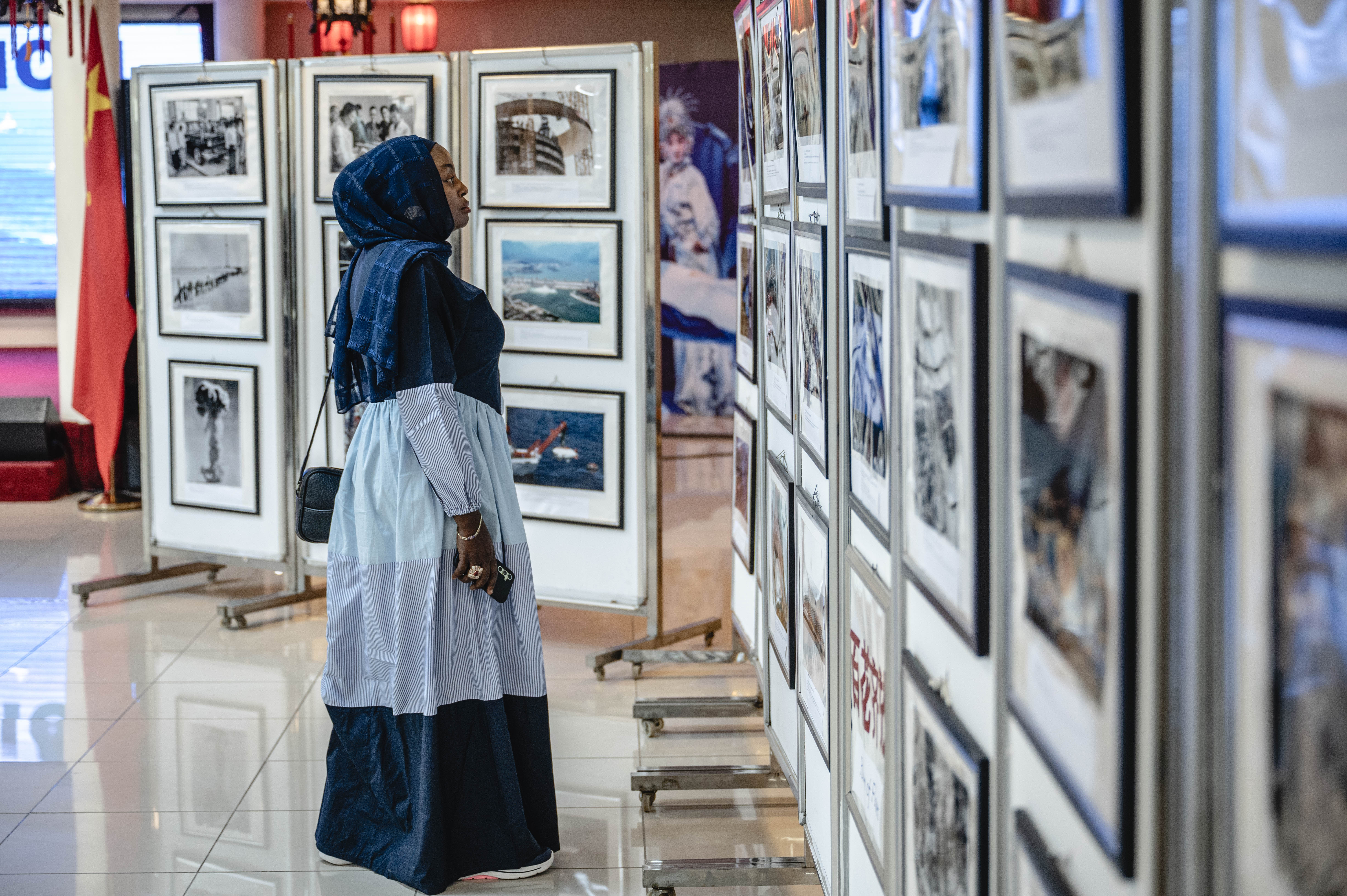 Exposición fotográfica llevada a cabo por la Agencia de Noticias Xinhua en Abuya, Nigeria