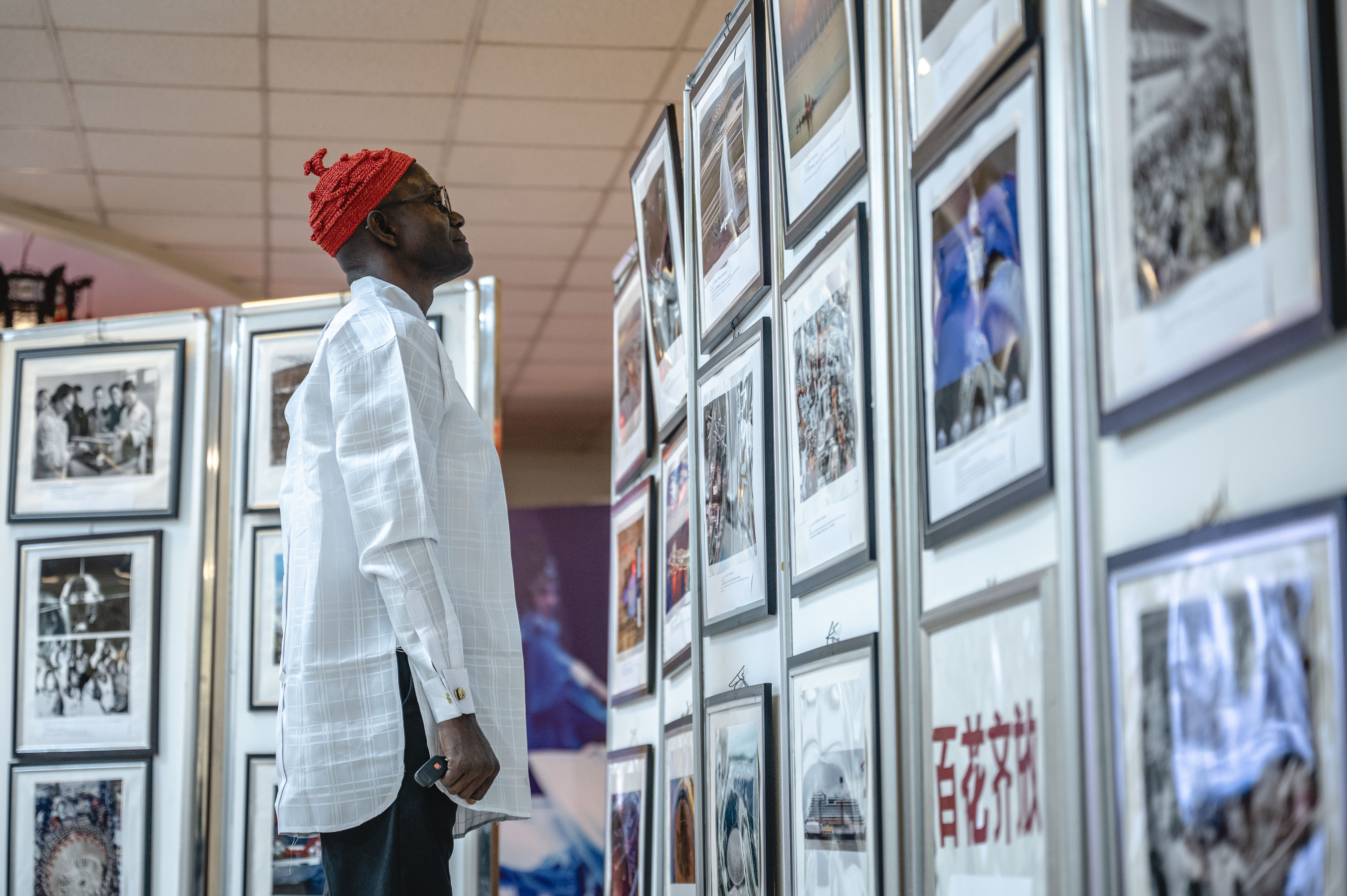 Exposición fotográfica llevada a cabo por la Agencia de Noticias Xinhua en Abuya, Nigeria