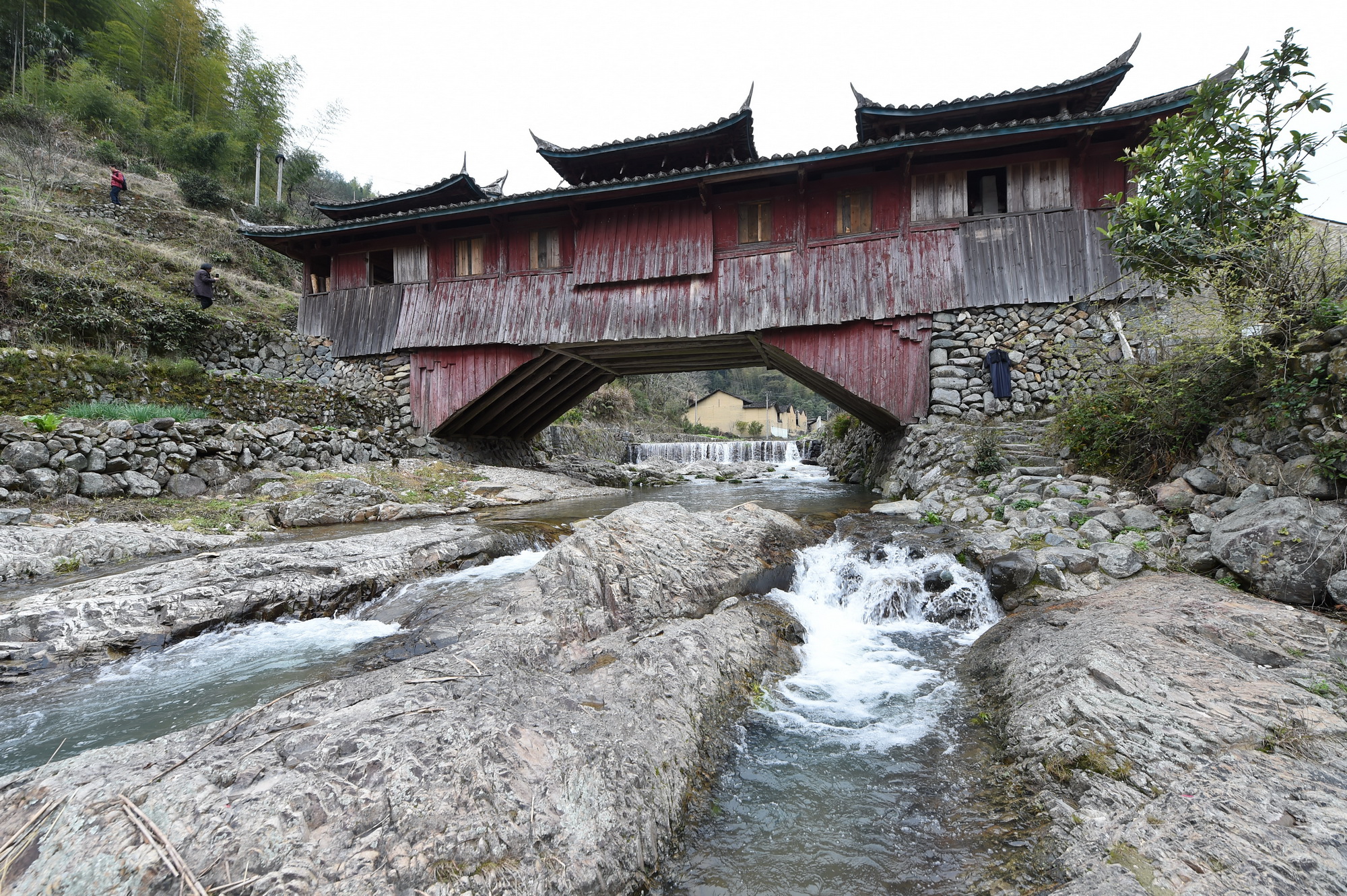 Puentes con arcadas de madera en China