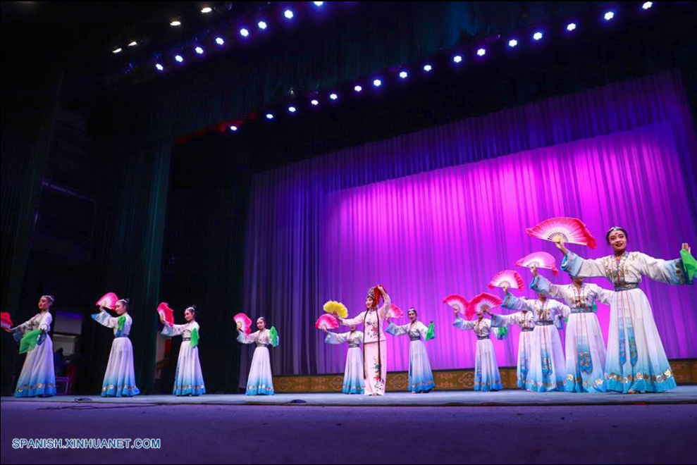 Hebei: Estudiantes de ópera Pingju montan una serie de presentaciones clásicas de Pingju en Shijiazhuang