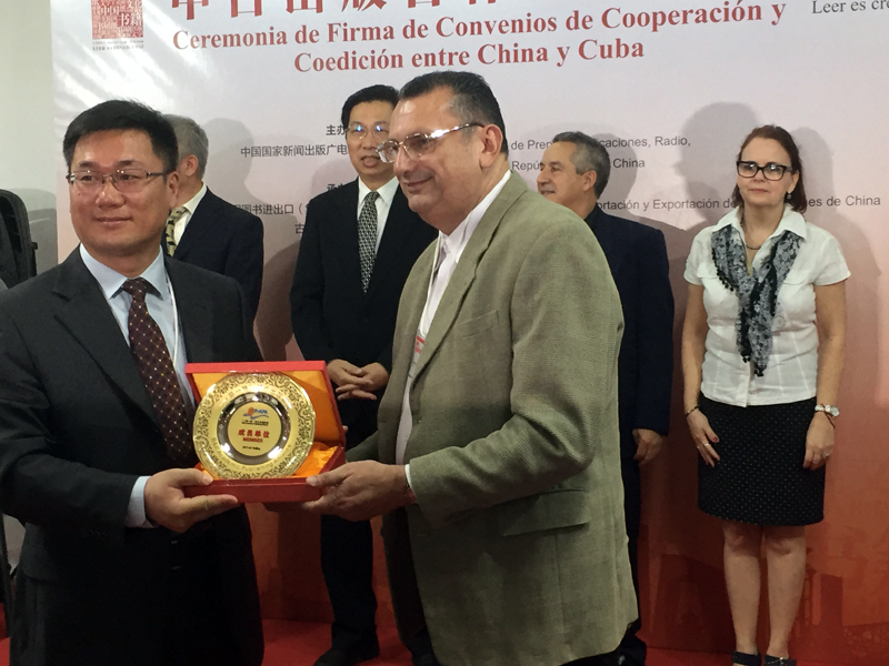 Editoriales chinas firman acuerdos estratégicos en la Feria Internacional del Libro de La Habana