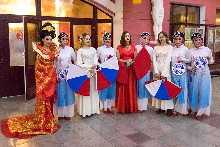 Las ciudades vecinas Heihe y Blagoveshchensk celebran juntas el año nuevo chino