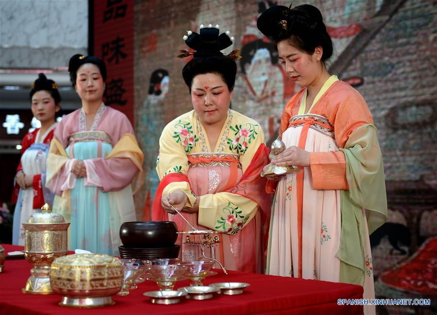 Una demostración de cocina del té al estilo Tang