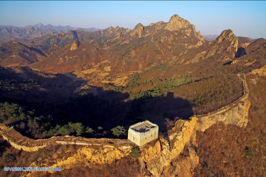 Liaoning: Vista de antigua Gran Muralla en Huludao