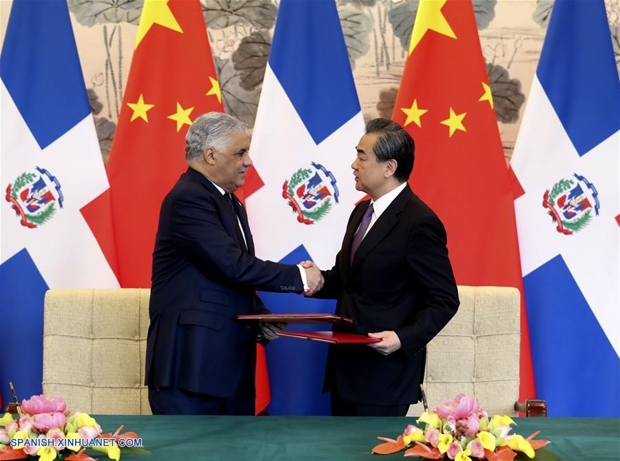 China y la República Dominicana establecen relaciones diplomáticas