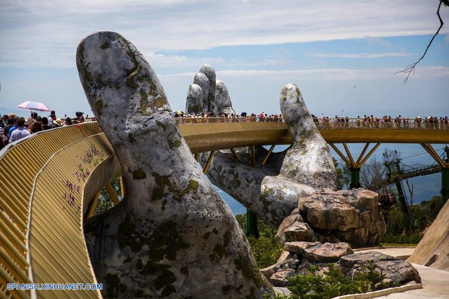 Puente Dorado en Da Nang, Vietnam