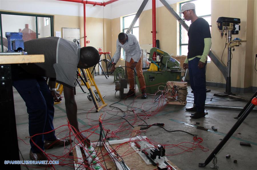 Colegio construido por compañía china juega rol importante en entrenamiento técnico de personas en Ruanda