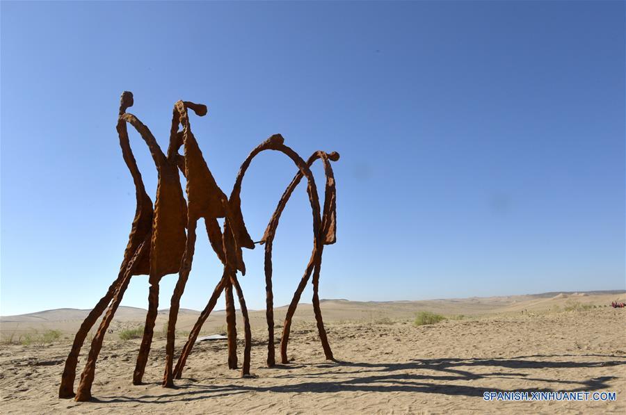 Gansu: Artistas elaboran esculturas basándose en la cultura local para decorar el desierto