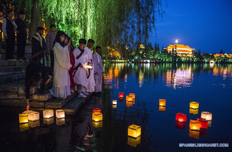 Actividades para celebrar el Festival de Medio Otoño en China