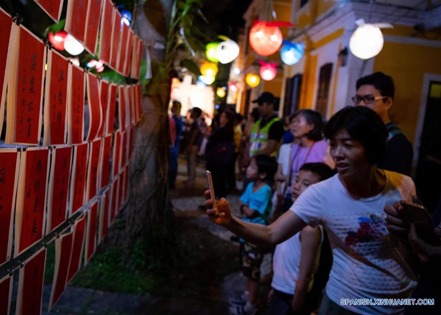 Actividades para celebrar el Festival de Medio Otoño en China