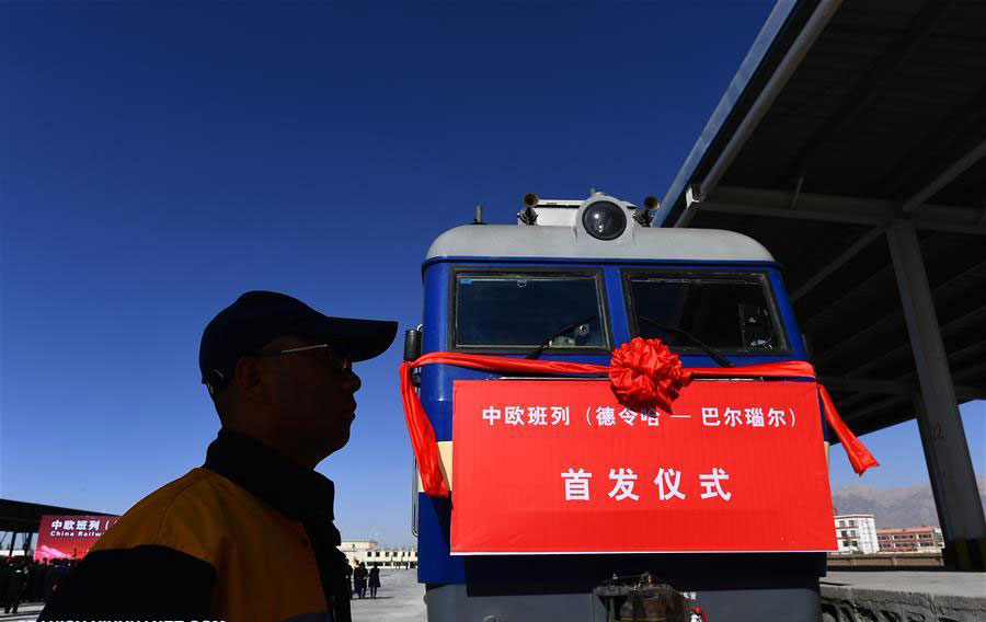 Primer tren de una nueva línea de ferrocarril para transporte de carga China-Europa sale para Barnaul