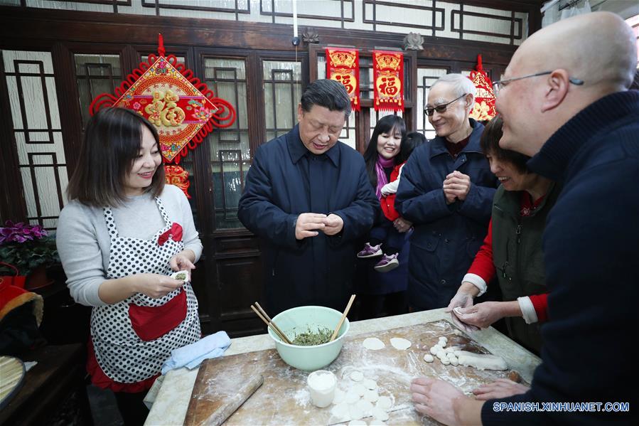 Xi visita a cuadros y residentes en Beijing antes de Fiesta de Primavera