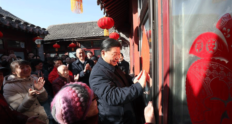 Xi visita a cuadros y residentes en Beijing antes de Fiesta de Primavera