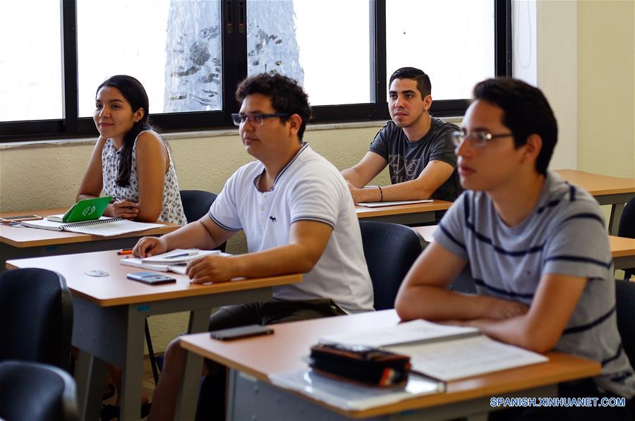 Aprender chino ensancha vida laboral y social de mexicanos