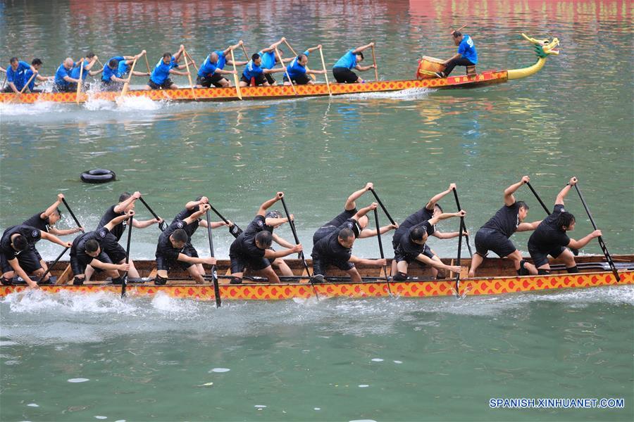 Celebran del Festival del Bote de Dragón en China