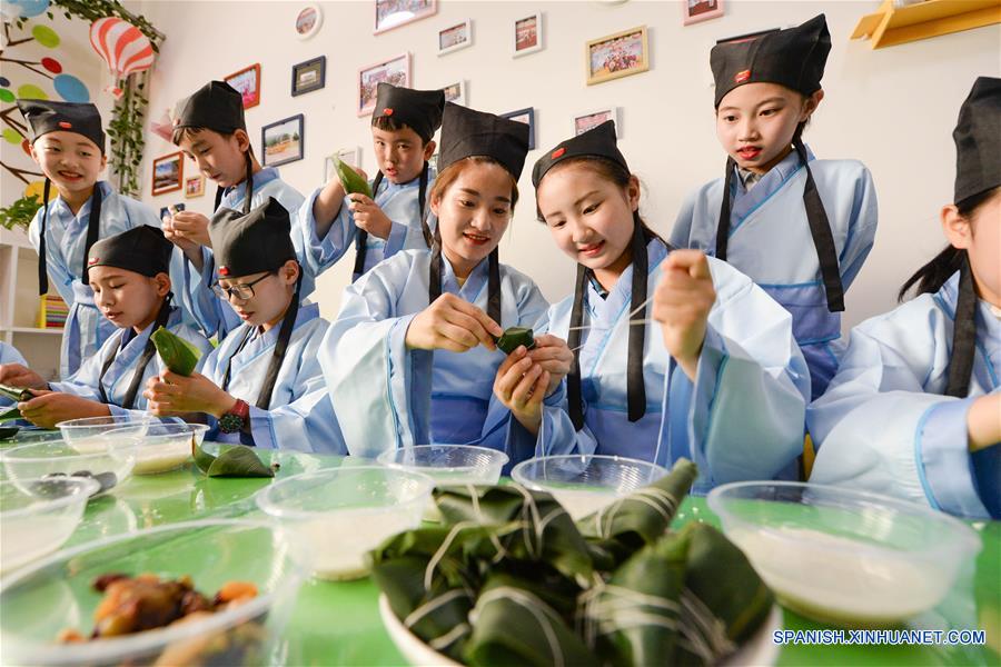 Celebran del Festival del Bote de Dragón en China