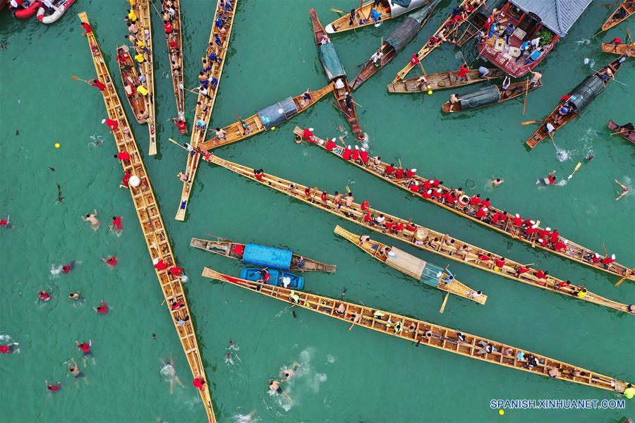 Celebran del Festival del Bote de Dragón en China