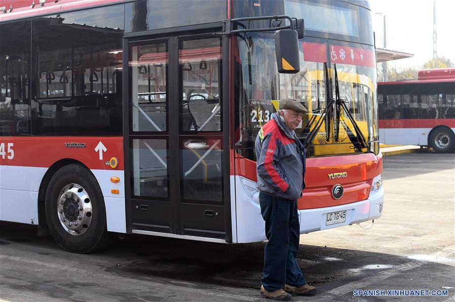 ENTREVISTA: Buses eléctricos chinos dan "radical" cambio a transporte público chileno