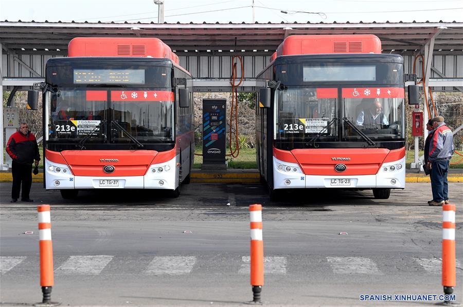 ENTREVISTA: Buses eléctricos chinos dan "radical" cambio a transporte público chileno