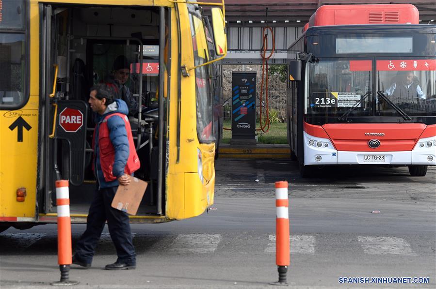 ENTREVISTA: Buses eléctricos chinos dan "radical" cambio a transporte público chileno