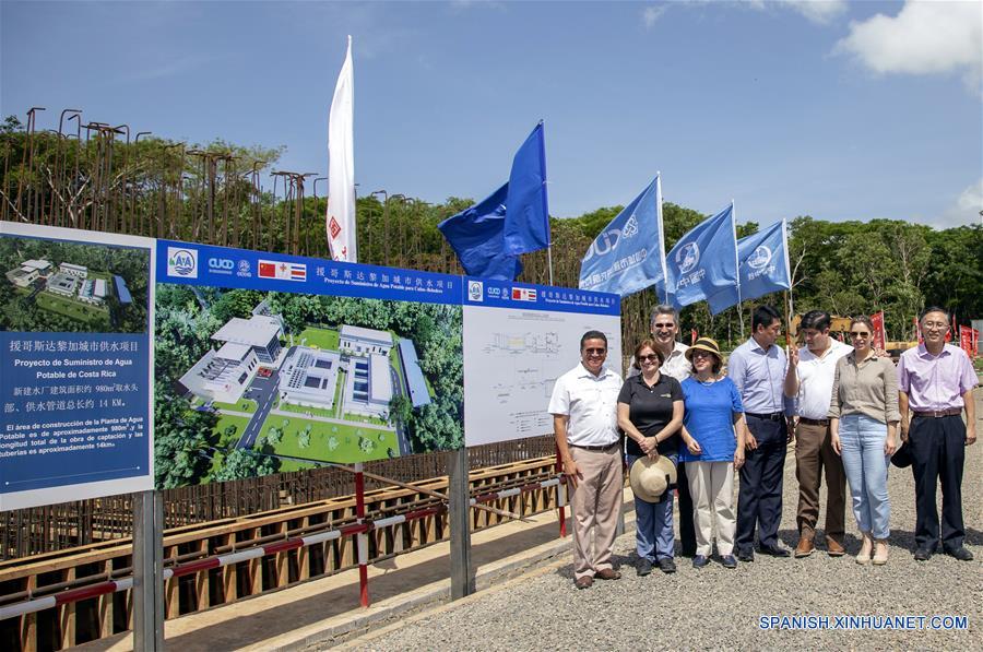 Presidente de Costa Rica inspecciona acueducto donado por China