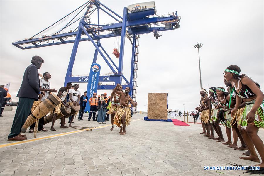 Inauguración de la nueva terminal de contenedores en el puerto de bahía de Walvis en Namibia