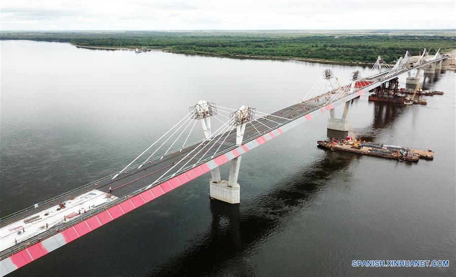 Puente de carretera conecta a China y Rusia a través del río Heilongjiang