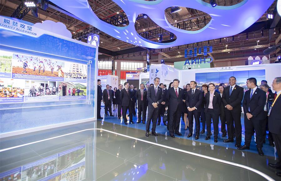 Xi y líderes extranjeros recorren exhibiciones de 2ª CIIE