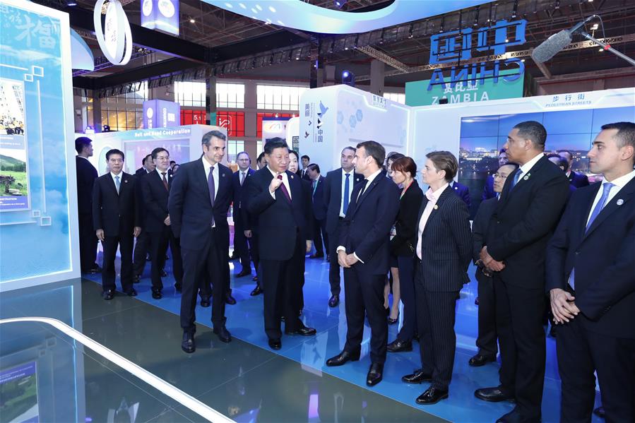 Xi y líderes extranjeros recorren exhibiciones de 2ª CIIE