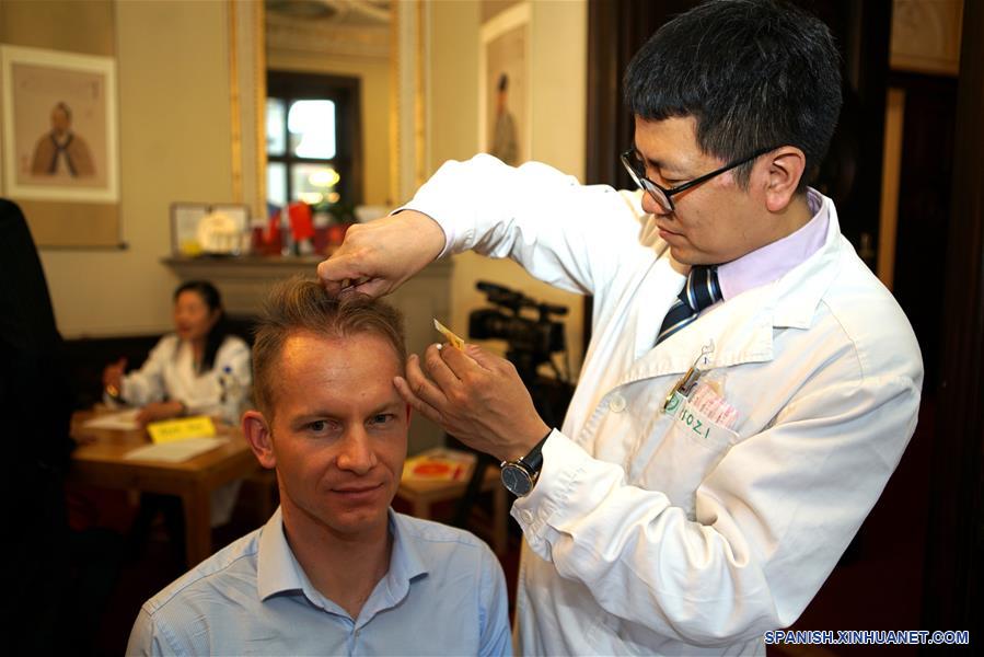 Promueven Medicina Tradicional China en Checa