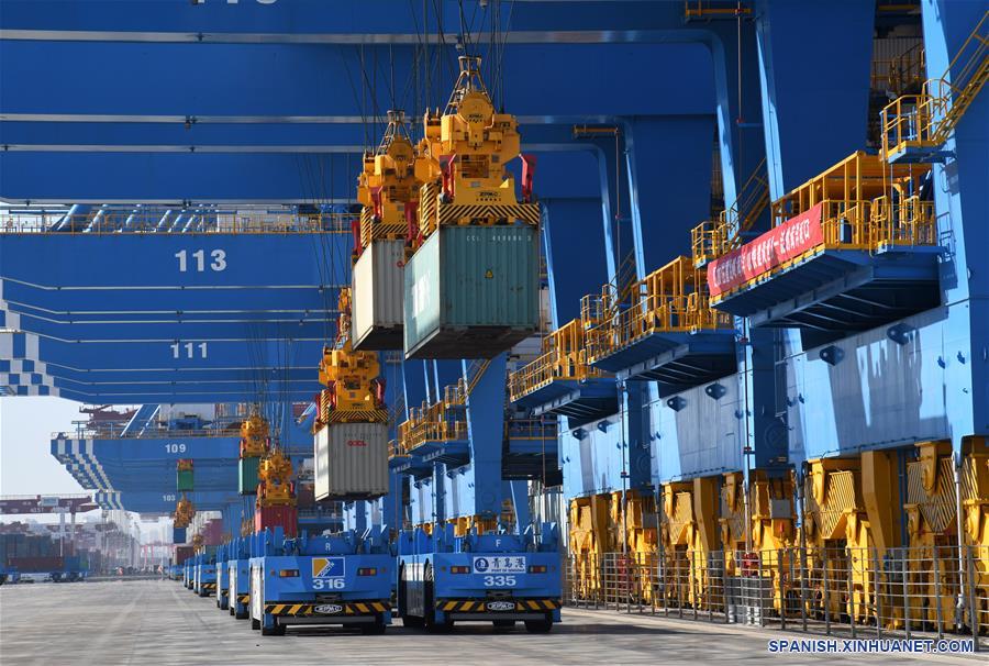 Muelle automático del puerto de Qingdao en Shandong