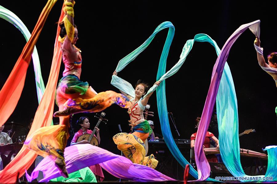 ESPECIAL: Danza, música y acrobacias se mezclan para celebrar el Año Nuevo Lunar chino en Chile