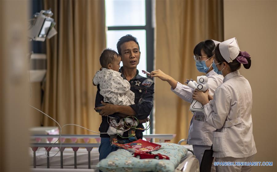 Niños de Myanmar con cardiopatía congénita reciben tratamiento gratuito en China