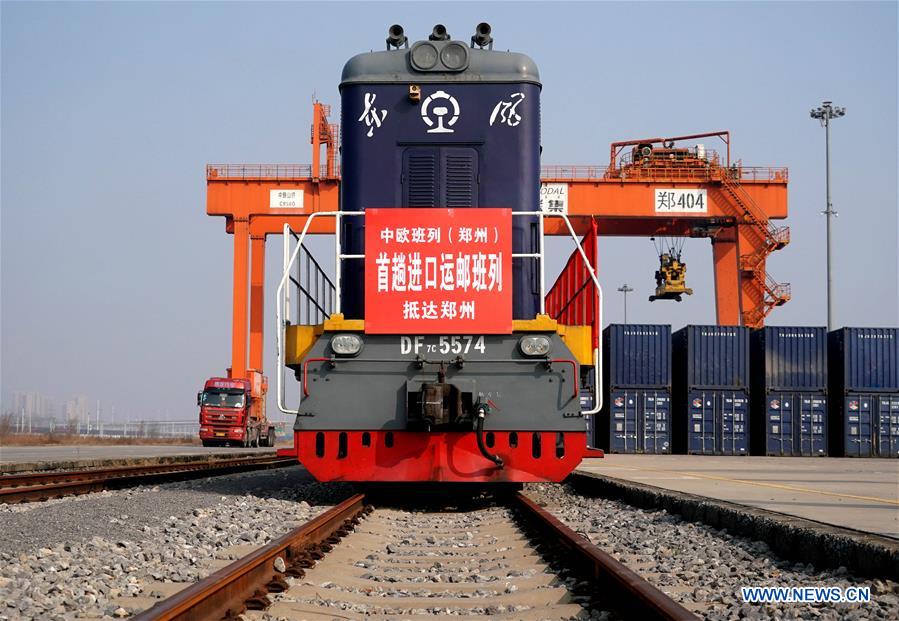 Tren de carga China-Europa proveniente de Hamburgo llega a la Estación de Zhengzhou