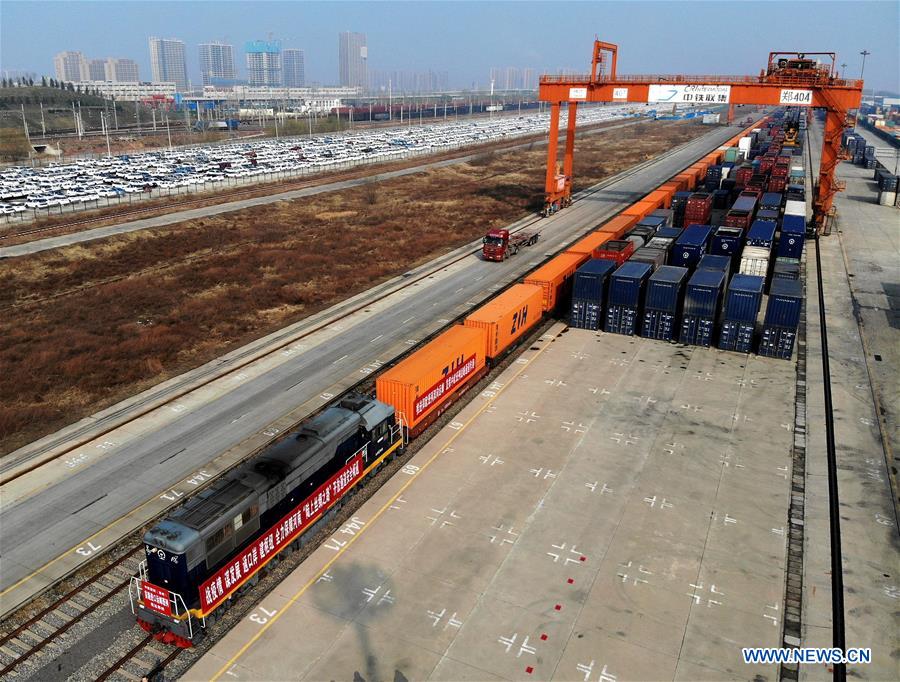 Tren de carga China-Europa proveniente de Hamburgo llega a la Estación de Zhengzhou