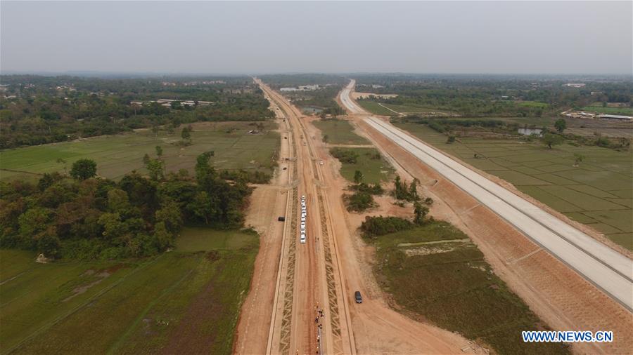 Sitio de construcción del proyecto ferroviario China-Laos en Vientiane, Laos