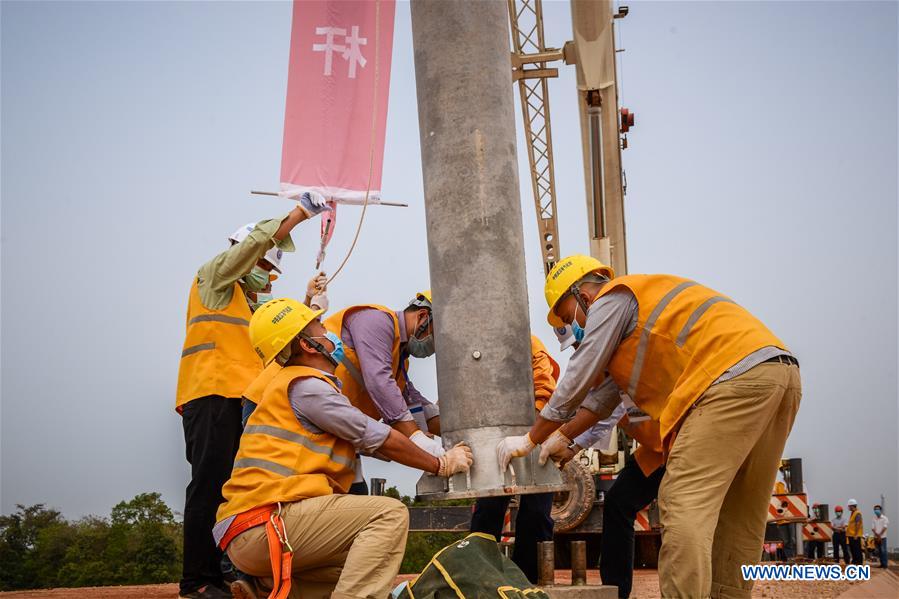 Sitio de construcción del proyecto ferroviario China-Laos en Vientiane, Laos