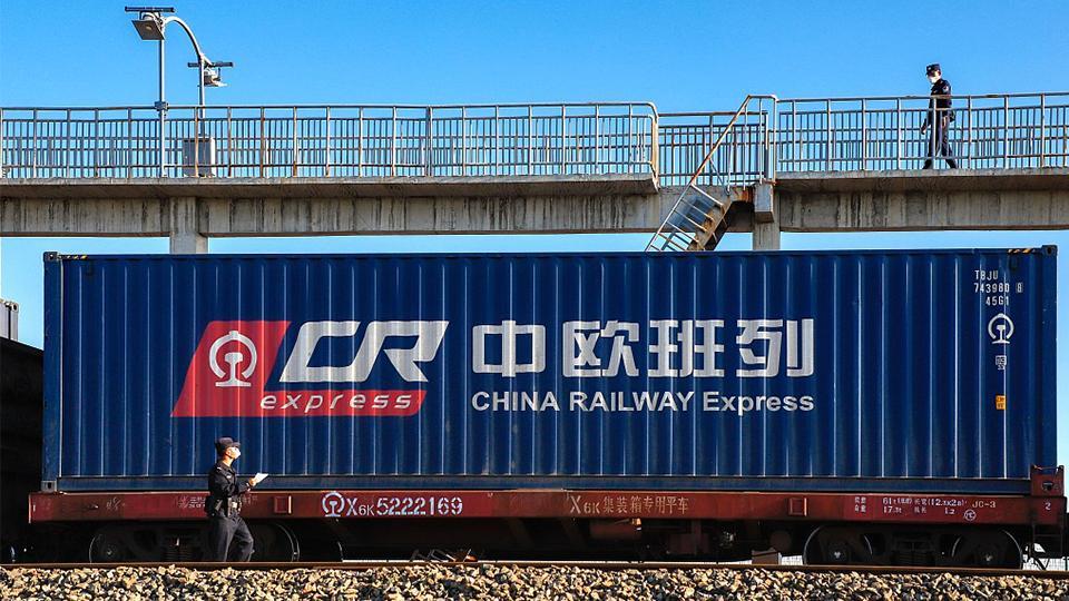 Tren de carga China-Europa transporta suministros antiepidémicos a Polonia