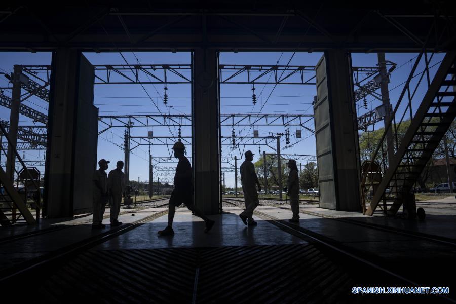 ESPECIAL: Cooperación China-Argentina garantiza funcionamiento de trenes durante pandemia