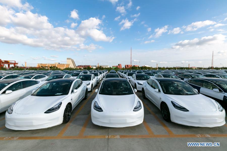 Primer cargamento de sedanes Tesla hechos en China llega a puerto belga de Zeebrugge