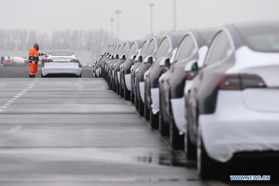 Primer cargamento de sedanes Tesla hechos en China llega a puerto belga de Zeebrugge