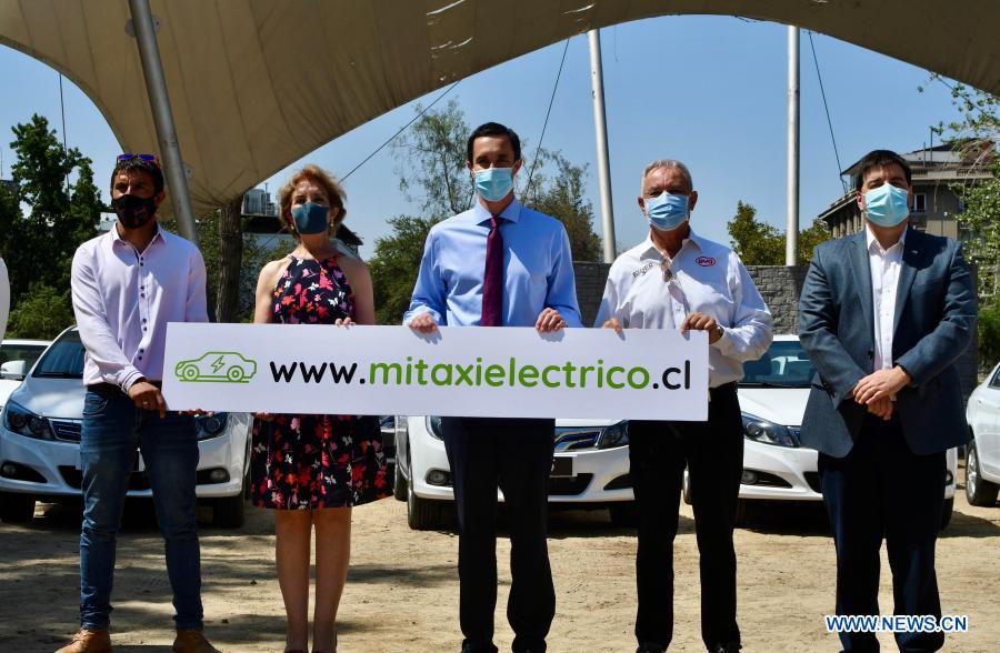 Chile presenta programa para incentivar electromovilidad con taxis eléctricos chinos