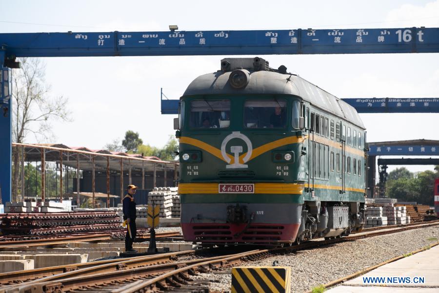 Proyecto del ferrocarril China-Laos está agendado para completarse y operar en diciembre