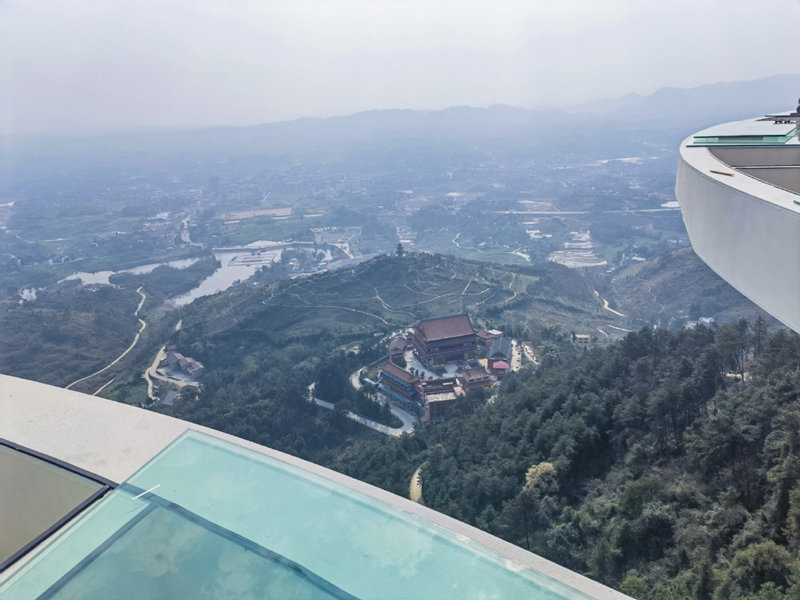 Chongqing inaugurará espectacular plataforma de cristal para turistas osados