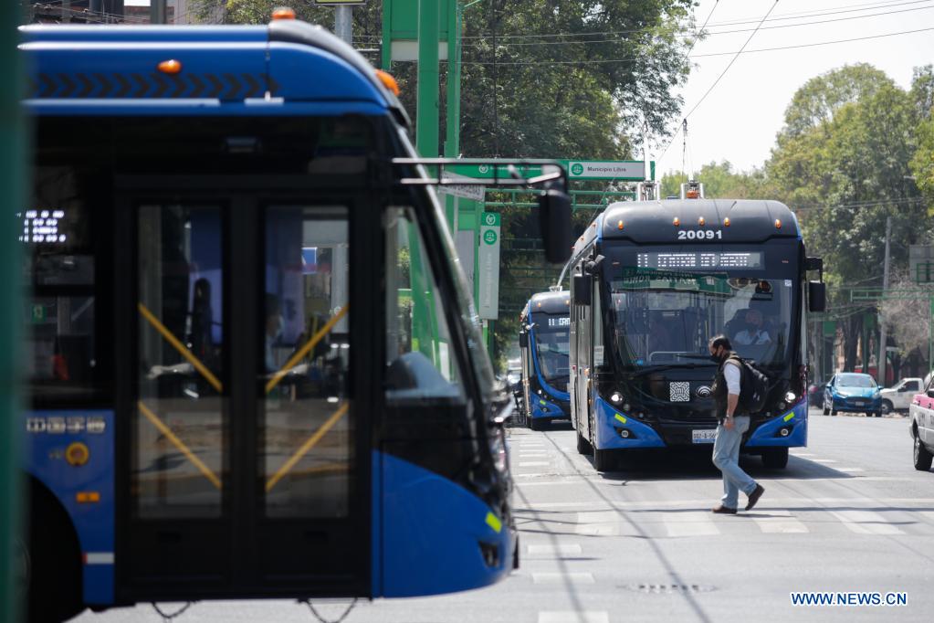 ESPECIAL: Trolebús chino renueva el transporte eléctrico en la capital de México