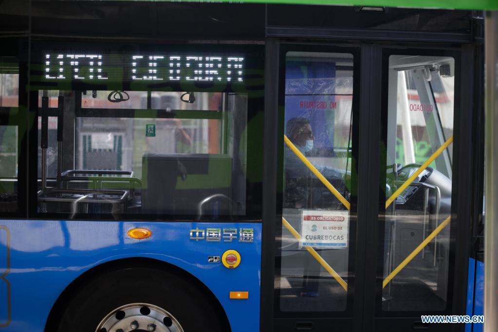 ESPECIAL: Trolebús chino renueva el transporte eléctrico en la capital de México