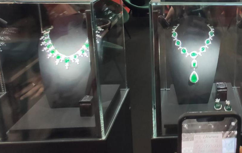 Las únicas joyerías de diamantes con esmeraldas del mundo exhiben sus joyas en la Exposición Internacional de Productos de Consumo de China