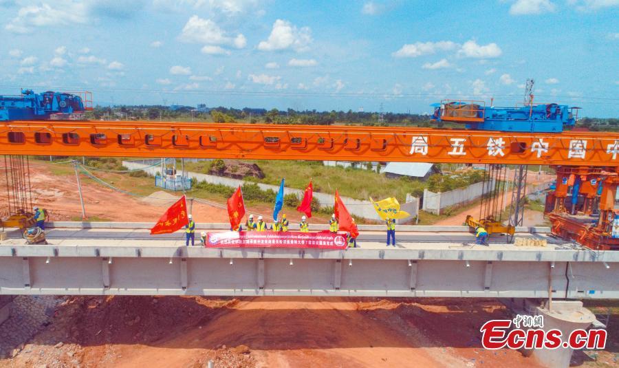 Concluye la construcción del puente más largo del ferrocarril China-Laos